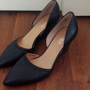 black leather pointy narrow wedges with comfortable bendable sole used once